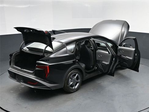 New 2025 Kia K4 LXS image 18