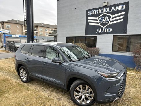 Used 2025 Toyota Grand Highlander AWD image 2