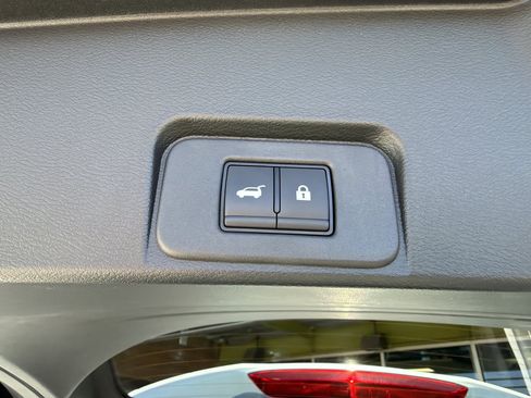 Used 2025 Nissan Rogue Platinum w/ Tech Package FWD image 37