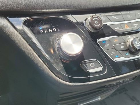 Used 2025 Chrysler Pacifica Select FWD image 25