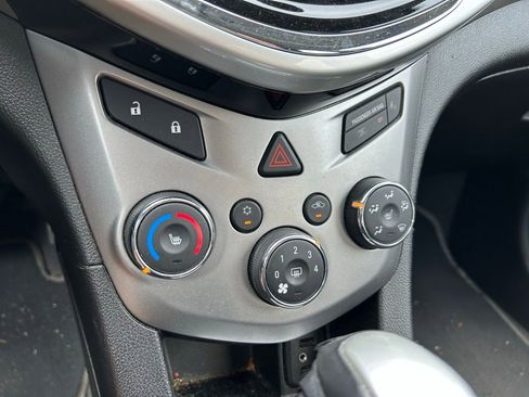 Used 2020 Chevrolet Sonic Premier image 25