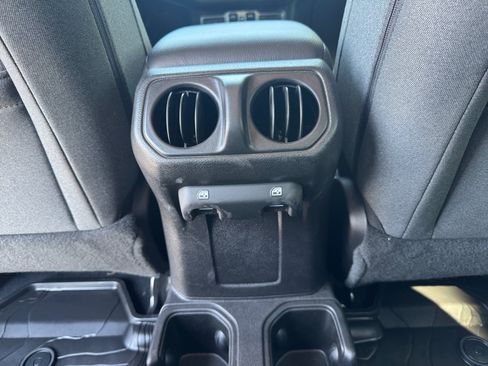 Used 2025 Jeep Wrangler Unlimited Sport AWD/4WD image 19