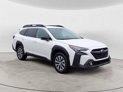 Used 2025 Subaru Outback Premium AWD/4WD image 3