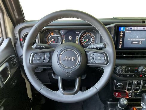 Used 2026 Jeep Wrangler Unlimited Rubicon AWD/4WD image 17