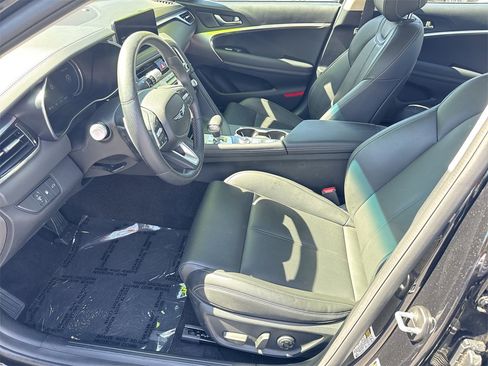 Used 2025 Genesis G70 2.5T image 9