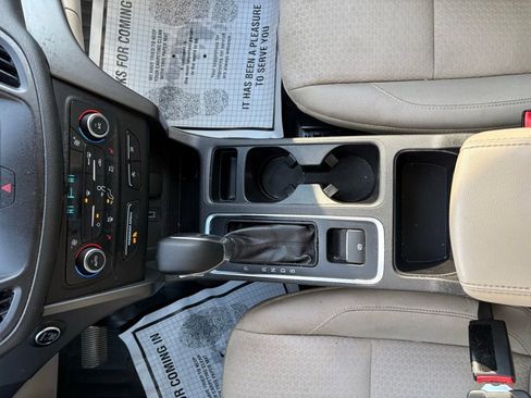 Used 2019 Ford Escape SE image 37