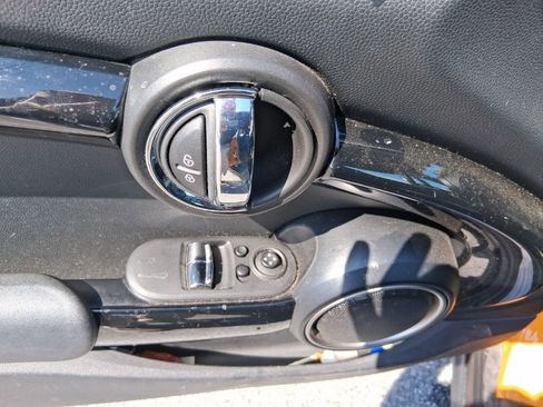 Used 2015 MINI Cooper S image 9