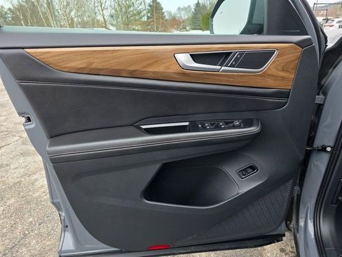 Used 2025 Volkswagen Atlas SE image 27