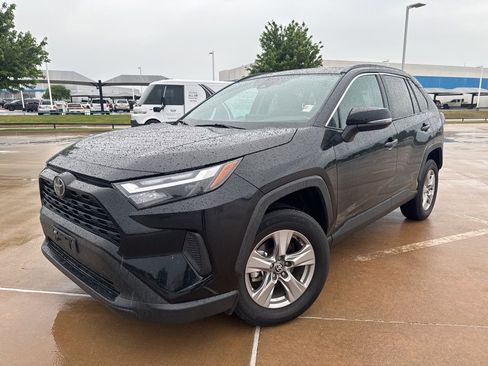 Used 2025 Toyota RAV4 XLE w/ Weather Package FWD image 1