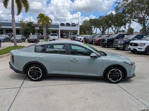 Used 2025 Kia K4 EX image 3