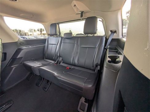 Used 2024 Ford Expedition XLT image 16