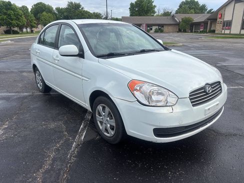 Used 2011 Hyundai Accent GLS FWD image 4