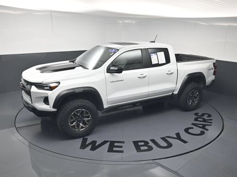 Used 2026 Chevrolet Colorado ZR2 w/ Technology Package AWD/4WD image 27