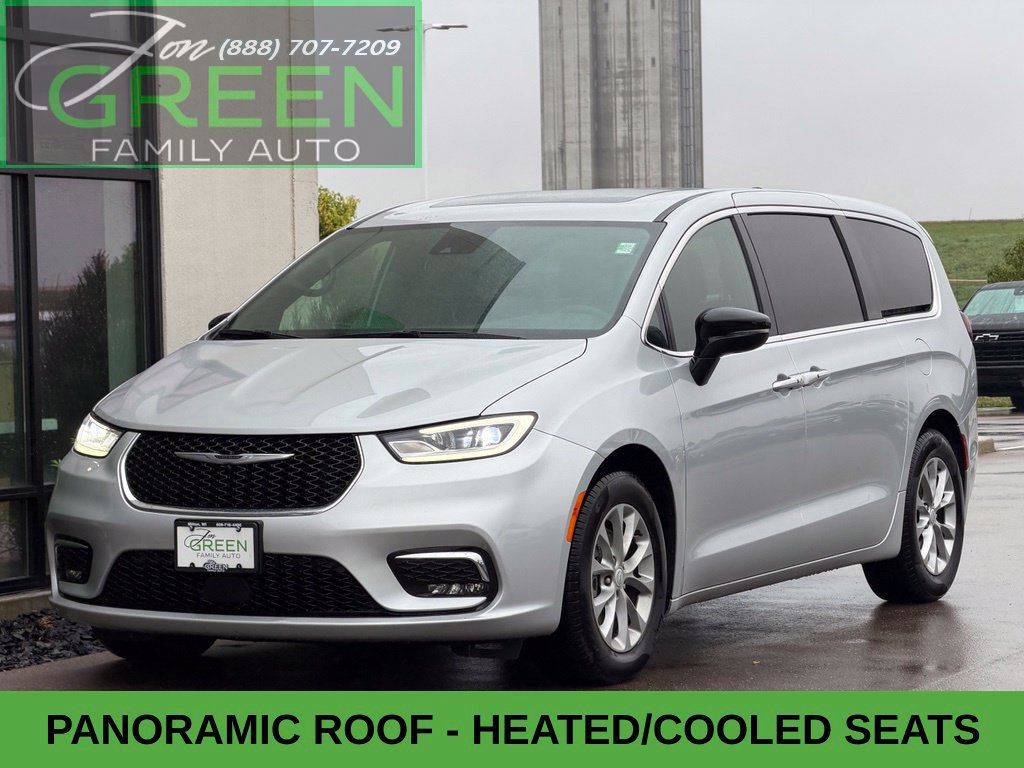 Used 2026 Chrysler Pacifica Limited FWD image 1
