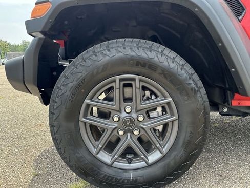 Used 2025 Jeep Wrangler Sport AWD/4WD image 20