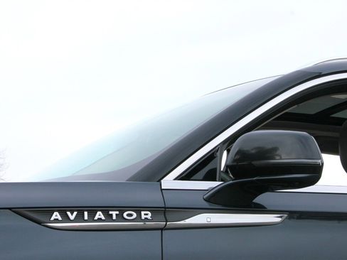 Used 2022 Lincoln Aviator Reserve image 11