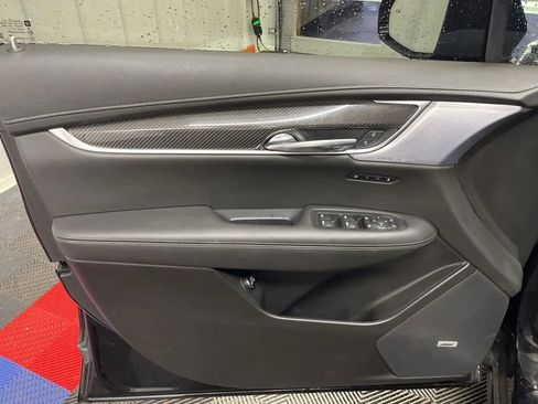 Used 2024 Cadillac XT6 Sport w/ Technology Package image 8