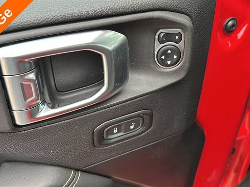 Used 2025 Jeep Wrangler Unlimited Sahara w/ Safety Group AWD/4WD image 13