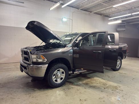 Used 2018 RAM 2500 Tradesman w/ Chrome Appearance Group AWD/4WD image 11