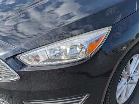 Used 2017 Ford Focus SE FWD image 12