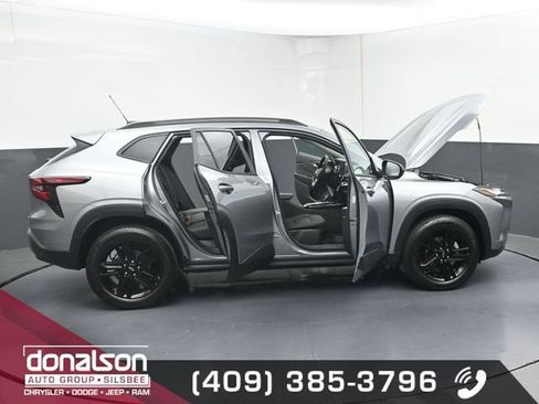 Used 2026 Chevrolet Trax ACTIV w/ Sunroof Package FWD image 21