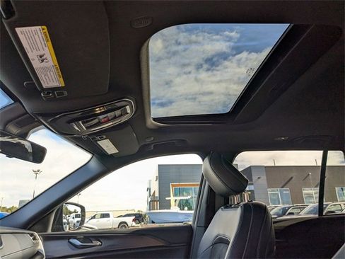 New 2025 Jeep Grand Cherokee Altitude image 25