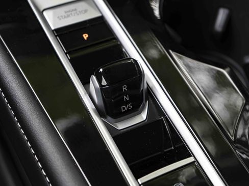 Used 2024 Volkswagen Atlas SE w/ Black Wheel Package image 30