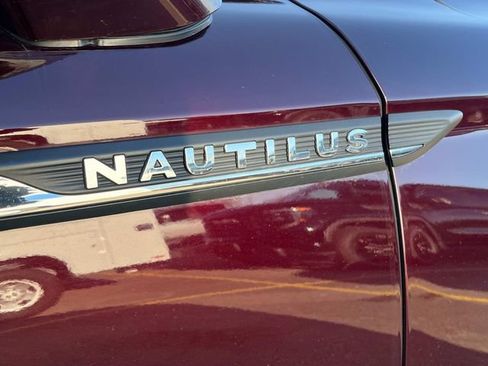 Used 2022 Lincoln Nautilus Reserve image 12