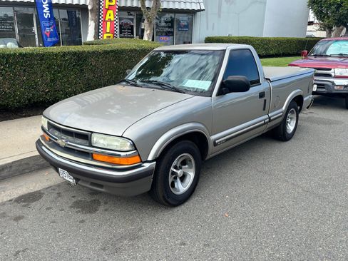Used 2001 Chevrolet S10 Pickup LS w/ Preferred Equipment Group RWD image 1