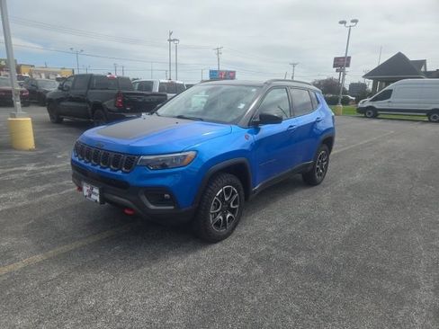 Used 2025 Jeep Compass Trailhawk w/ Trailhawk Elite Group AWD/4WD image 1