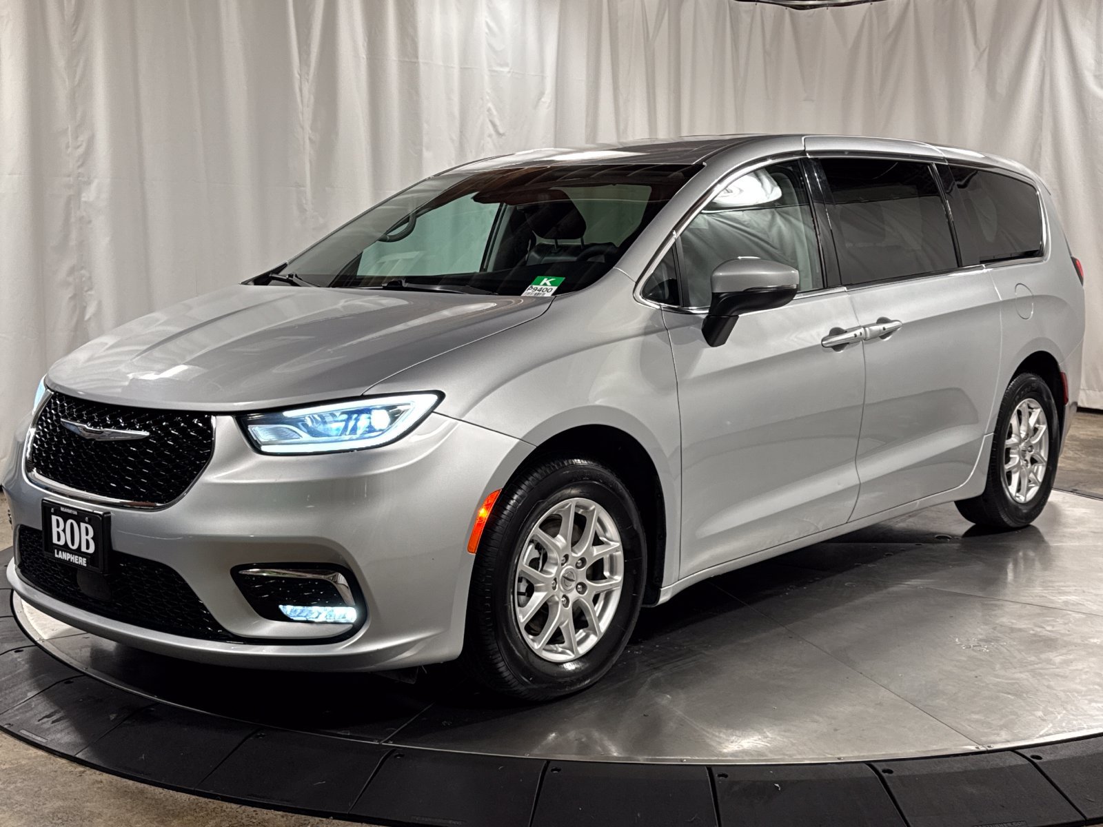 Used 2023 Chrysler Pacifica Touring-L FWD image 1
