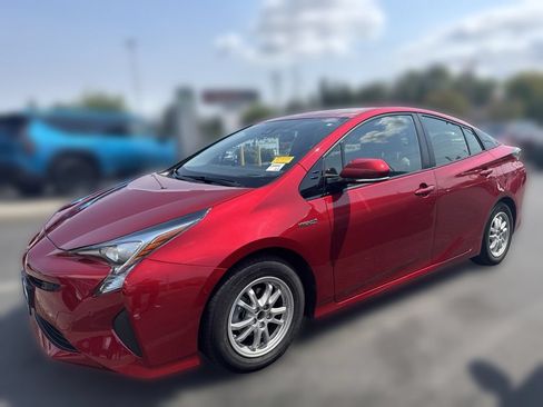 Used 2017 Toyota Prius Four w/ Premium Convenience Package FWD image 4