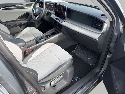 New 2026 Volkswagen Tiguan SE AWD/4WD image 10