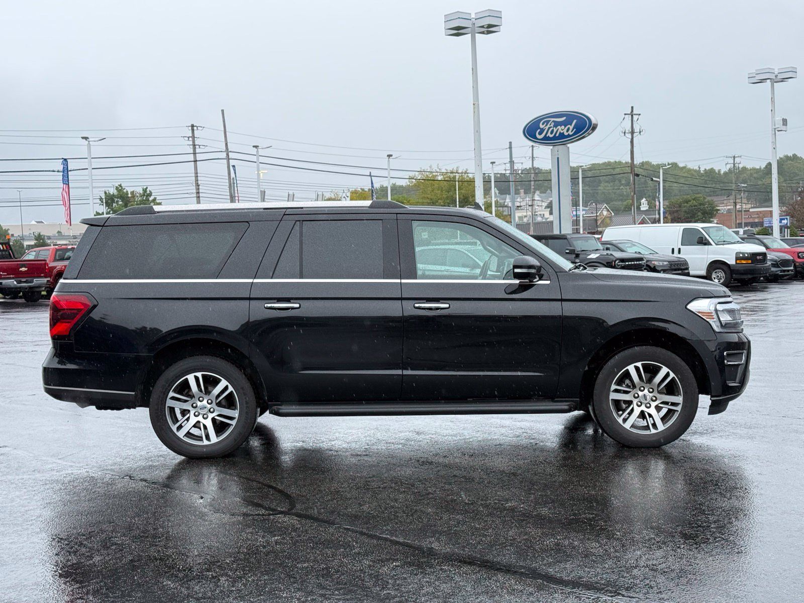 Used 2024 Ford Expedition Max Limited AWD/4WD image 3