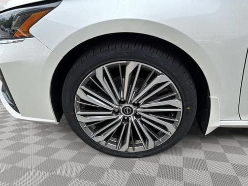 Used 2023 Nissan Altima 2.5 SL AWD/4WD image 14