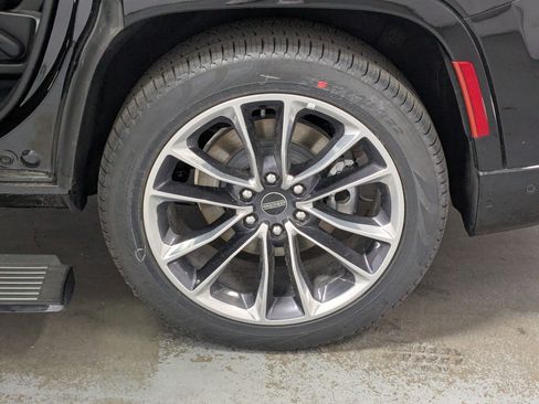 New 2025 Jeep Wagoneer Series III w/ Premium Group I image 17