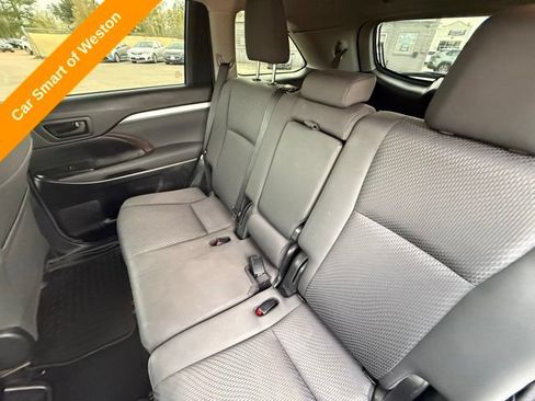 Used 2017 Toyota Highlander LE AWD/4WD image 26