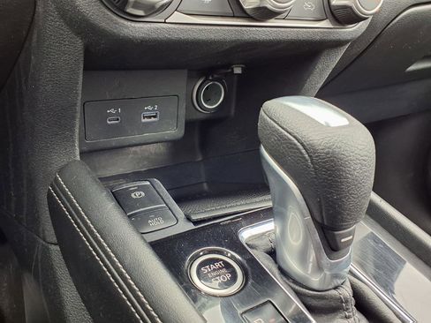 Used 2023 Nissan Kicks SV image 11