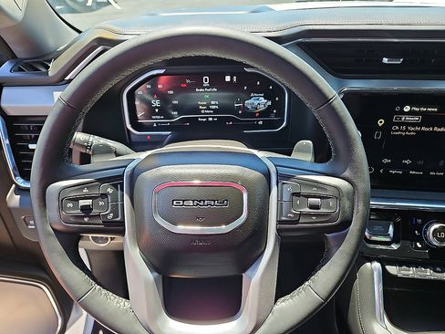 Used 2023 GMC Sierra 1500 Denali w/ Technology Package AWD/4WD image 14