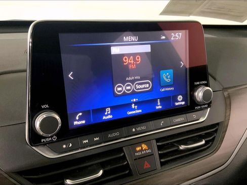 Used 2025 Nissan Altima 2.5 SV FWD image 6