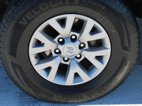 Used 2019 Toyota Tacoma SR5 image 10