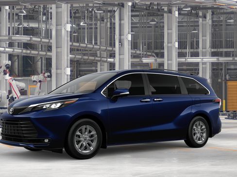 New 2026 Toyota Sienna XLE AWD/4WD image 3