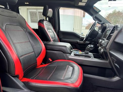 Used 2019 Ford F150 Lariat w/ Equipment Group 502A Luxury AWD/4WD image 4