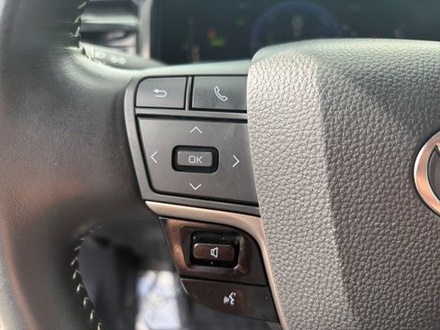 Used 2025 Toyota Camry SE FWD image 14