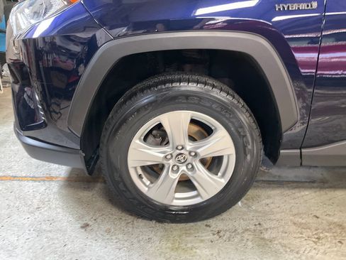 Certified 2021 Toyota RAV4 XLE w/ Convenience Package AWD/4WD image 10
