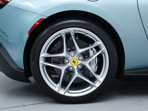 Certified 2025 Ferrari Roma Spider RWD image 40