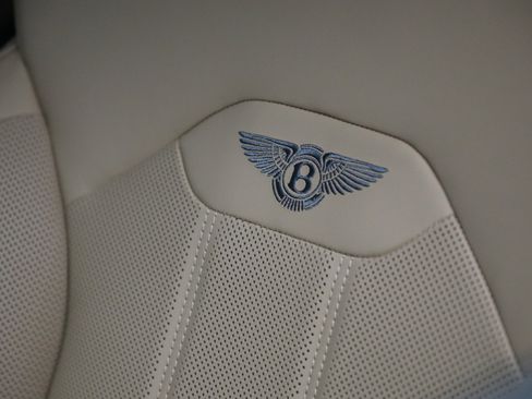 New 2025 Bentley Bentayga image 43