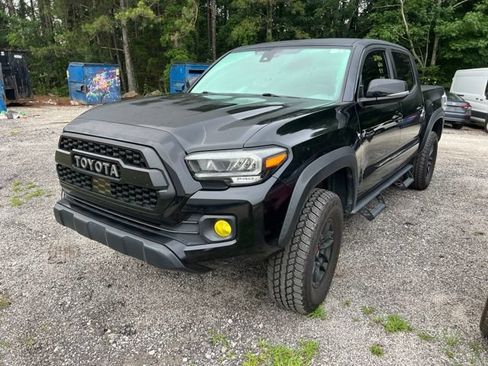 Used 2020 Toyota Tacoma TRD Off-Road w/ TRD Premium Off Road Package AWD/4WD image 2