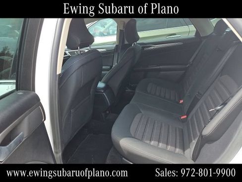 Used 2018 Ford Fusion SE FWD image 5