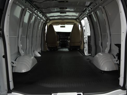 New 2026 GMC Savana 2500 Extended RWD image 13